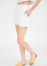Load image into Gallery viewer, Linen High Waist Front Pleat Short - White