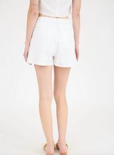 Load image into Gallery viewer, Linen High Waist Front Pleat Short - White