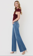 Load image into Gallery viewer, Mid Rise Raw Hem Denim