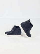 Load image into Gallery viewer, Black Hidden Wedge Shoe - Youth
