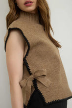 Load image into Gallery viewer, Contrast Stitch SIde Tie Top - Mocha
