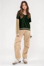 Load image into Gallery viewer, **V-Neck Colorblock 90s Style Light Weight Sweater - Green