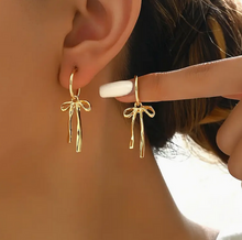 Load image into Gallery viewer, Bow Knot Earrings - Gold
