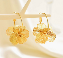 Load image into Gallery viewer, Floral Layer Hollow Hoop Earring
