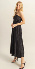 Load image into Gallery viewer, Plisse Halter Nexk Maxi - Black