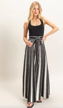 Load image into Gallery viewer, Sleeveless Scoop Neck Dress - Black