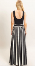 Load image into Gallery viewer, Sleeveless Scoop Neck Dress - Black