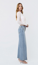 Load image into Gallery viewer, Midrise Wide Leg Front Hem Denim