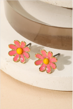 Load image into Gallery viewer, Daisy Stud Earring
